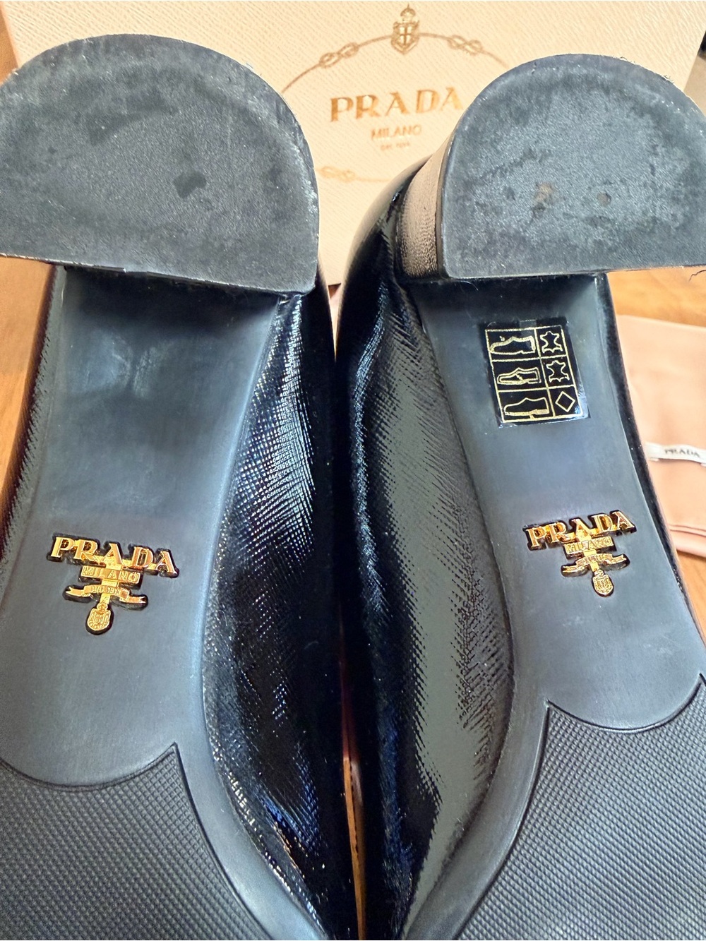 Authentic PRADA Milano 11278EF045 Vern Saffiano Nero Patent Block Heel Pumps 38 - Picture 5 of 15